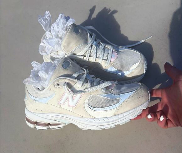 New Balance Shoes - New Balance 2002R Women’s Low Top Mesh Lace-Up Sneakers Beige Pink Size 8.5